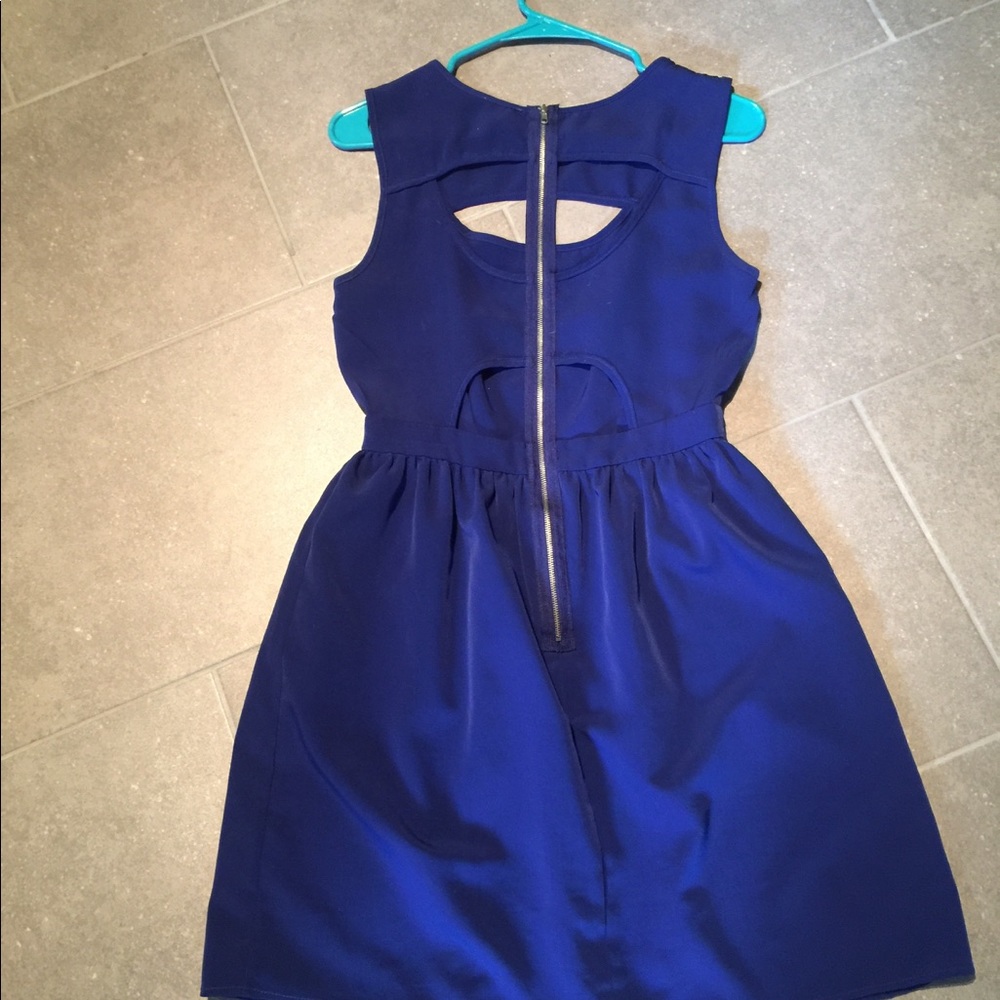 Flirty little blue dress! - Picture 3 of 3